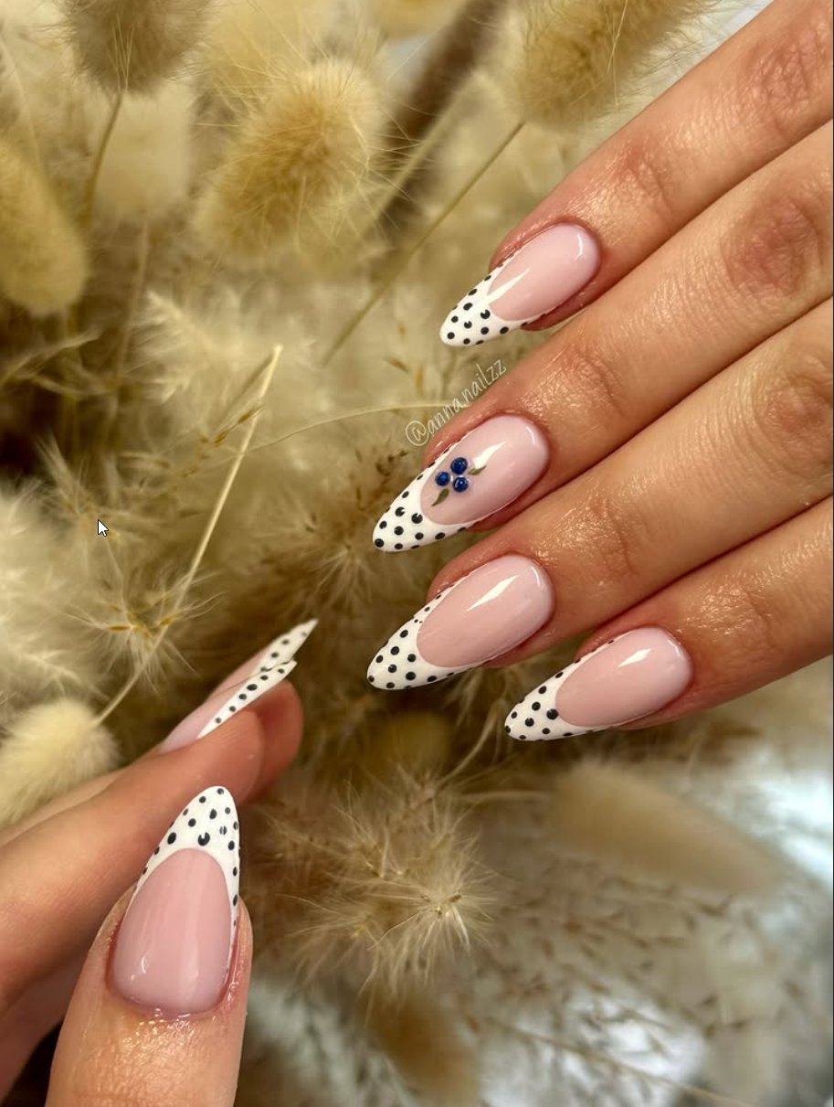Nail art — French polkadot